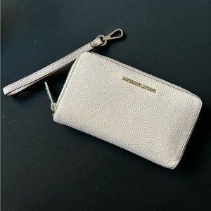 Michael Kors Jet Set Travel Phone Wallet Wristlet